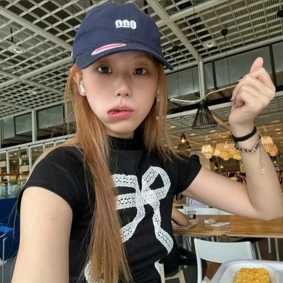 夭寿了她老公儿子是凤凰